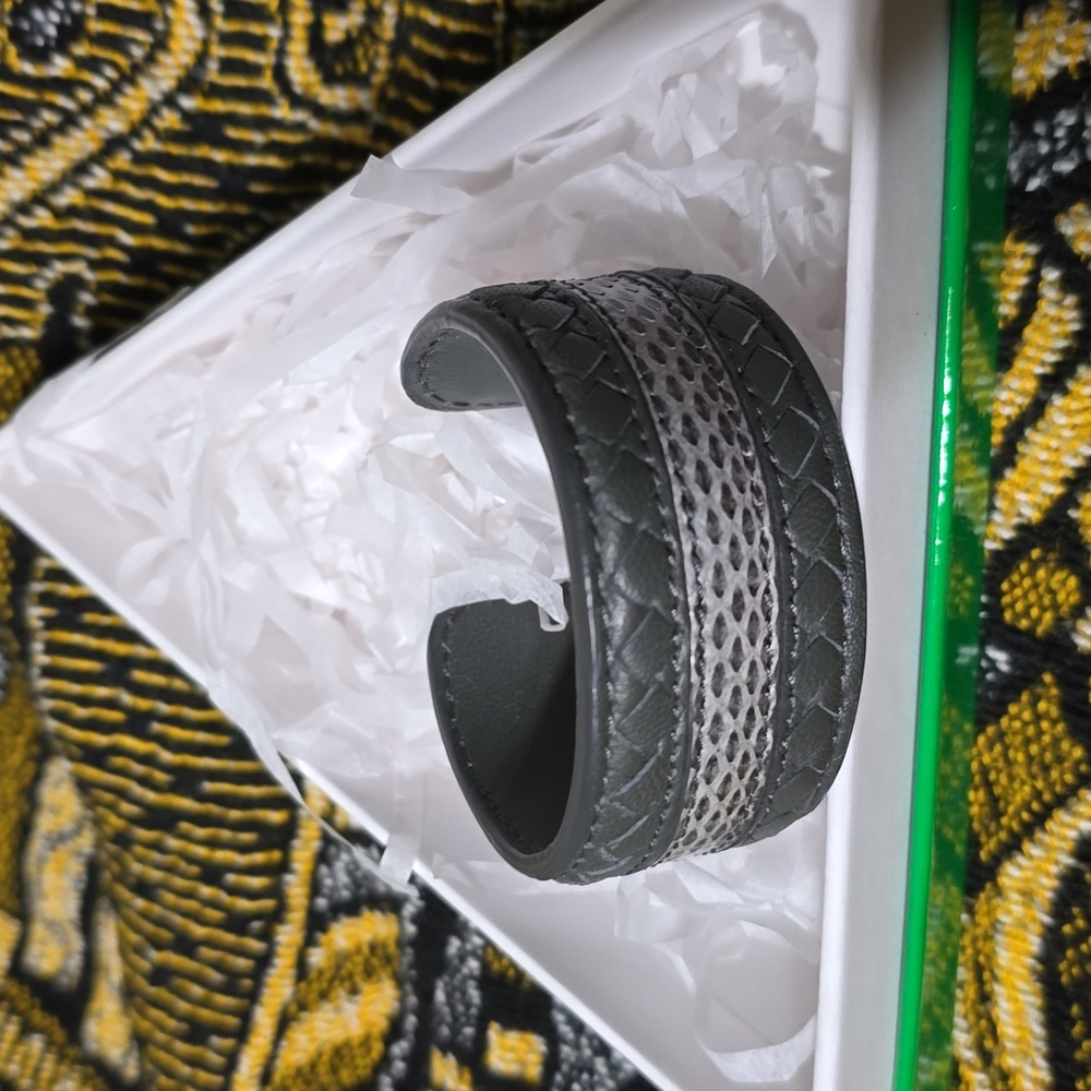 *NWT* BOTTEGA Veneta Cuff